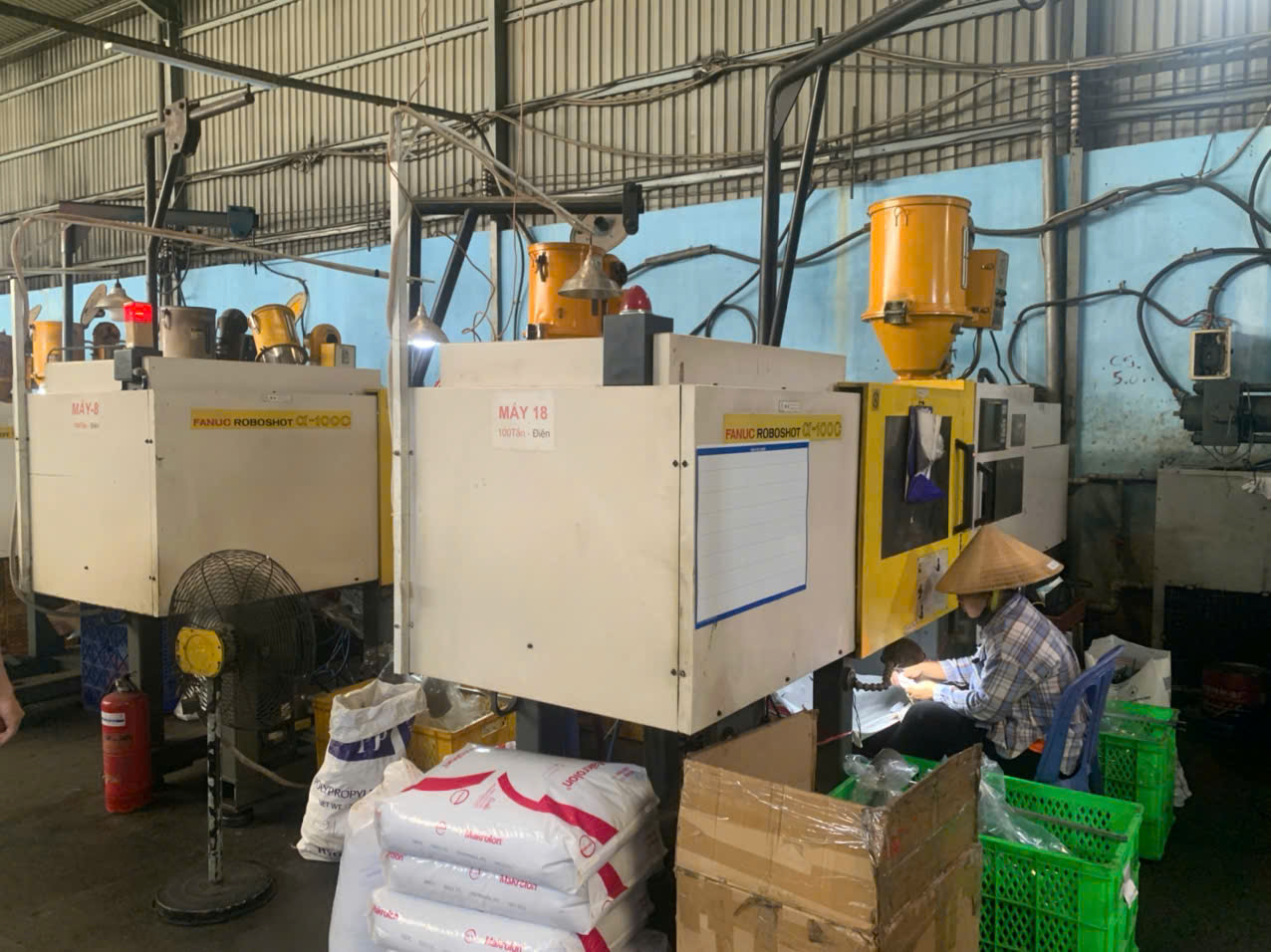 Injection molding machine 8.jpg